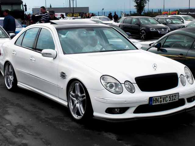 MercedesBenz E55 AMG 640x480 69kB 